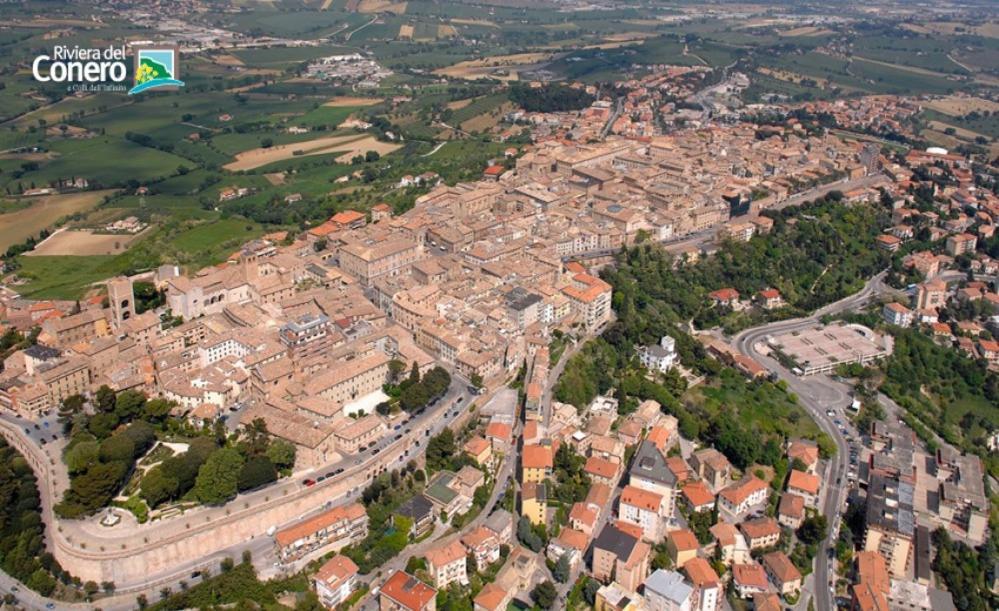 Osimo Nel Cuore Del Centro, Free Wi-Fi E Netflix Apartment Bagian luar foto